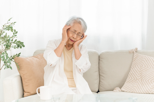 【老人性うつ】一人暮らしは要注意?特徴や発症・悪化を防ぐ方法とは