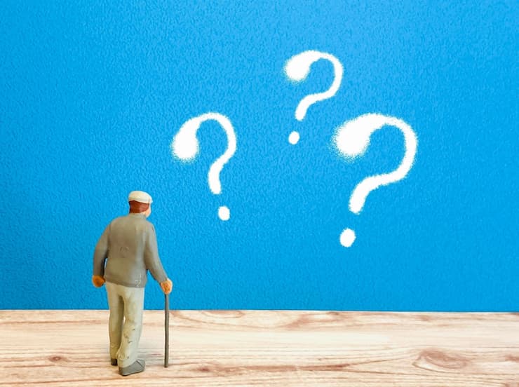 せん妄とは?認知症との違いや原因、治療方法をわかりやすく解説