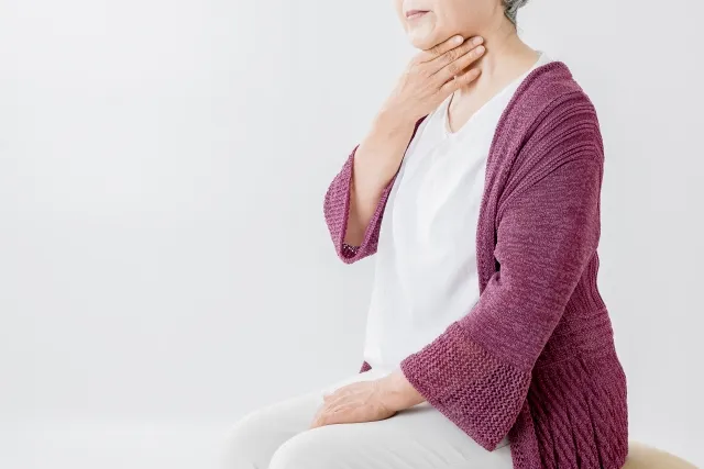 パーキンソン病の原因・初期症状とは？セルフチェック方法も紹介